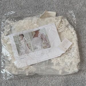 Elegant Lace shoulder cover